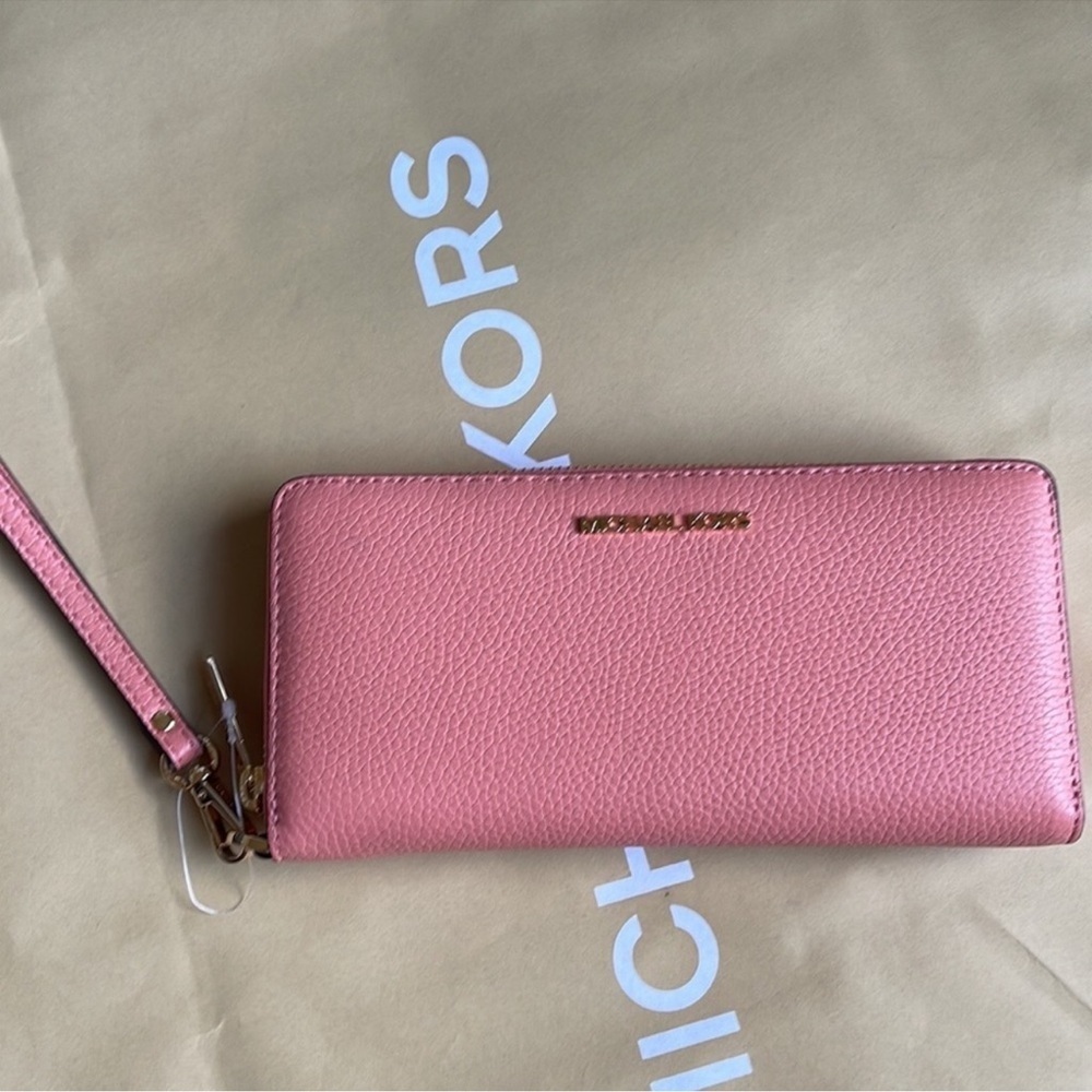 Michael Kors Jet Set Travel Large Travel CONTINENTAL 
Sherbert - Picture 11 of 16